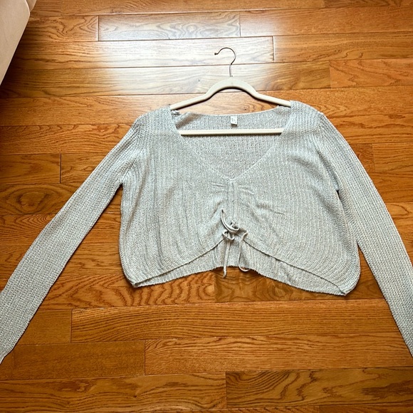 Small, grey sweater. - Picture 1 of 1